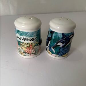 Sea World Killer Whale Shamu Salt and Pepper Shakers Florida Texas Souvenir